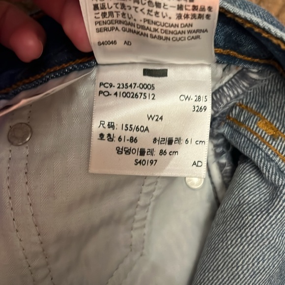 Levi’s button up high waisted shorts - Picture 3 of 4